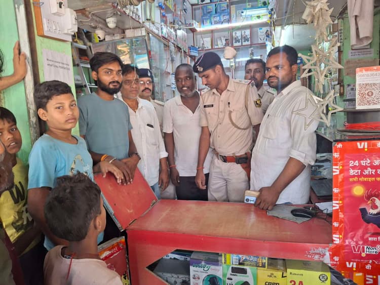 Samastipur News:हलई बाजार के मोबाइल दुकान से डेढ़ लाख की चोरी