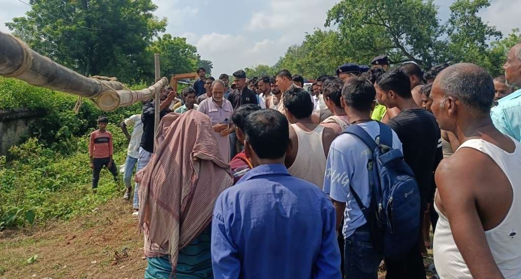 कब्रिस्तान के आगे झोपड़ी बनाने की सूचना पर पहुंची पुलिस, स्थिति नियंत्रित