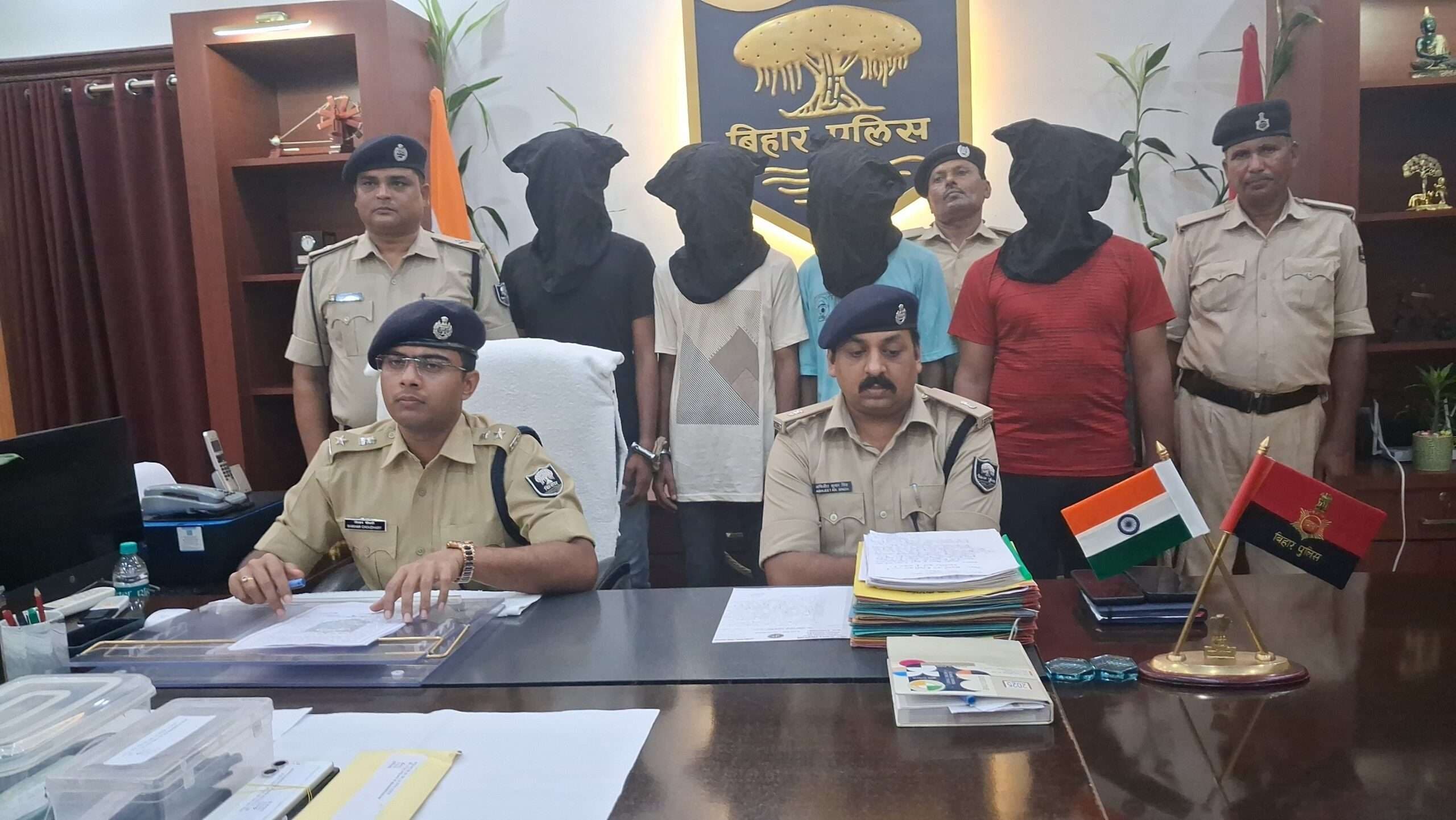 पुत्र ने पिता की हत्या की दी सुपारी, तीन अपराधी सहित पुत्र गिरफ्तार