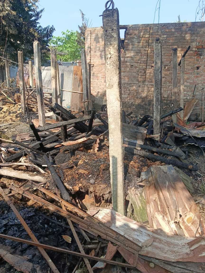 सोहरागाछी में आग लगने से छह परिवारों के घर जले