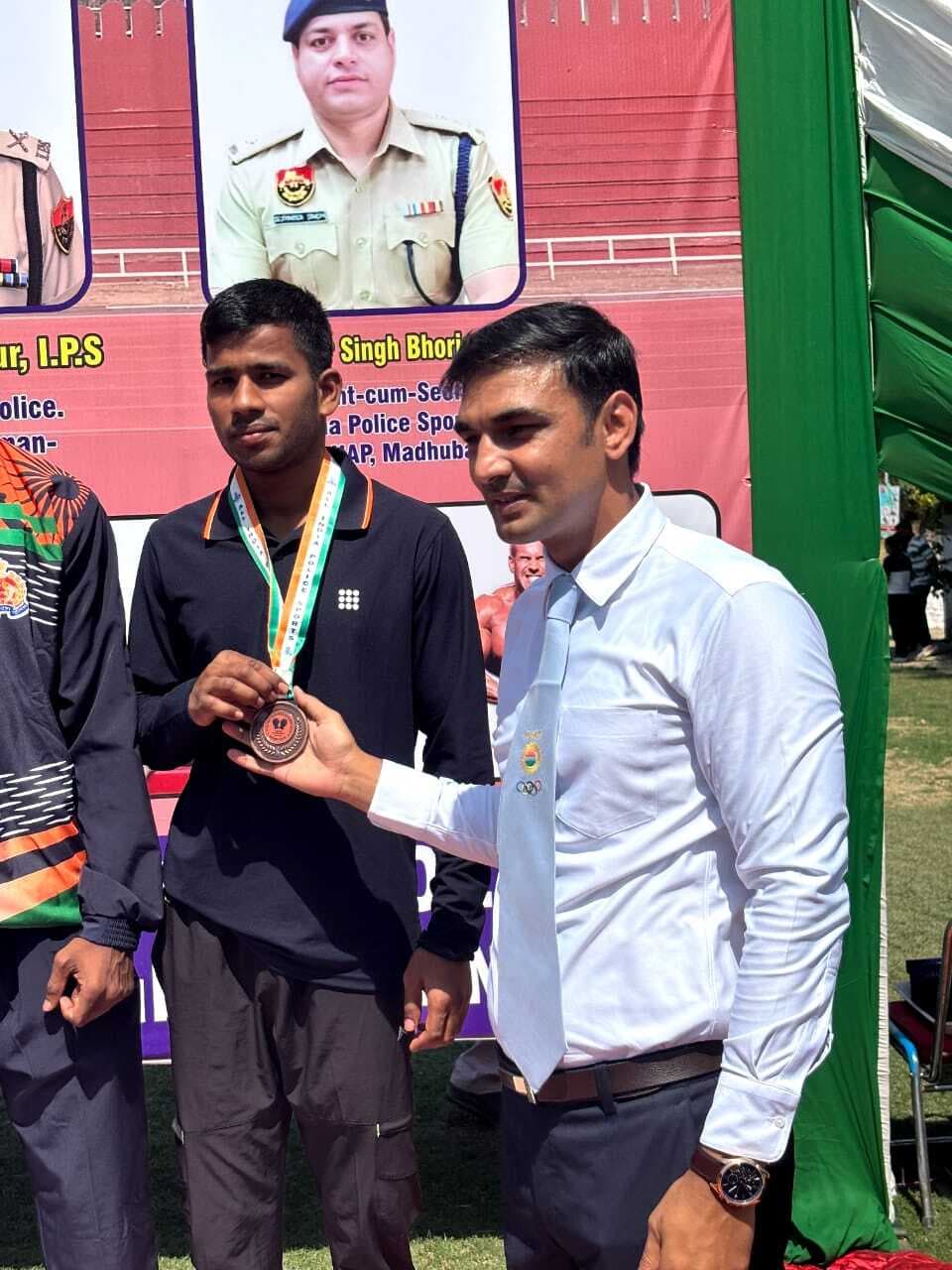 मुंगेर के लाल मनीष ने ऑल इंडिया पुलिस गेम्स में जीता ब्रॉन्ज मेडल