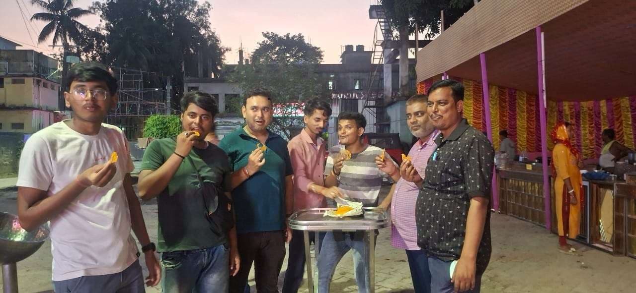 दुर्गा पूजा मेले को ले  सजने लगी दुकानें, बढ़ी चहल-पहल