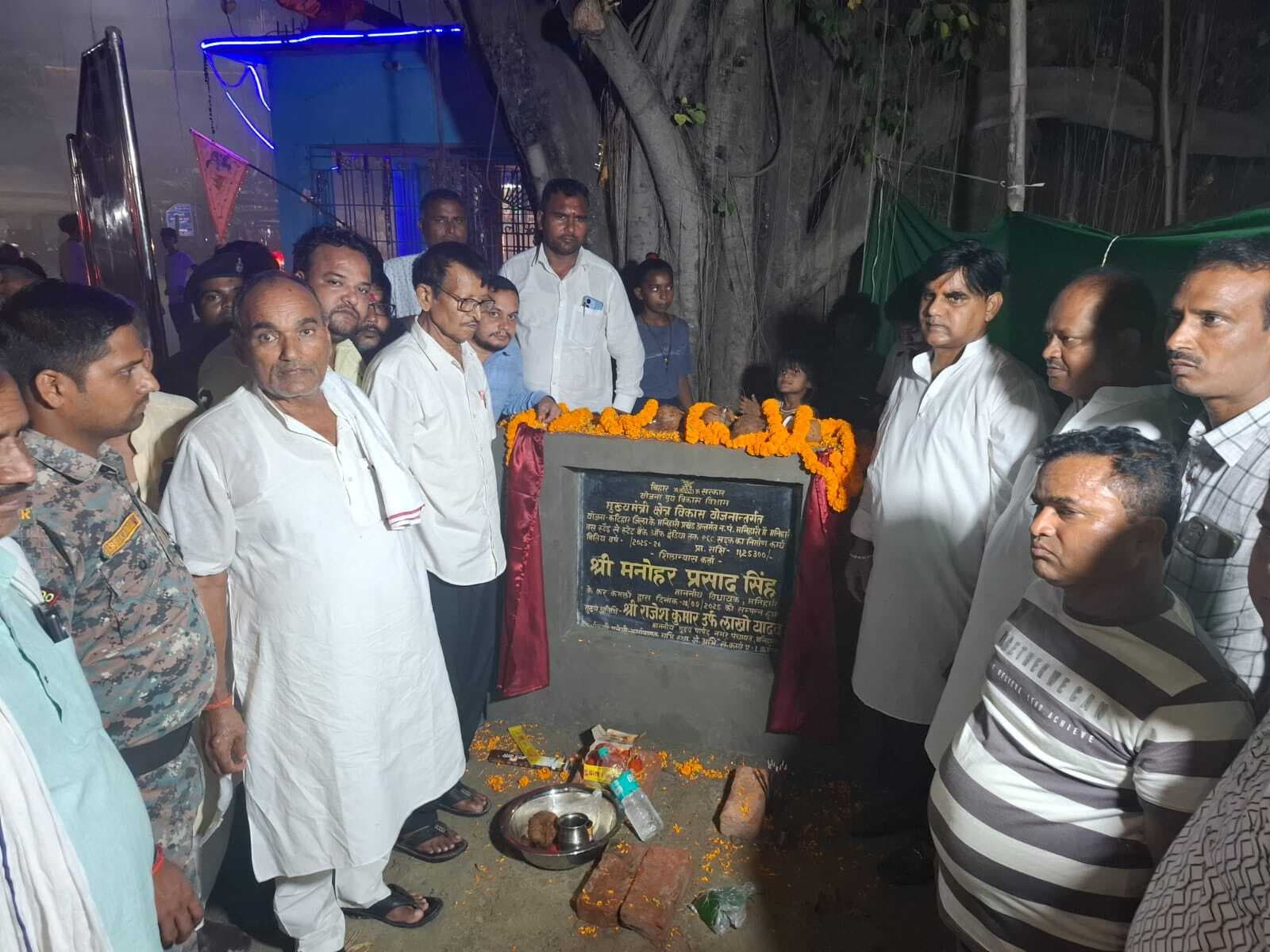 बस स्टैंड में सड़क का किया शिलान्यास