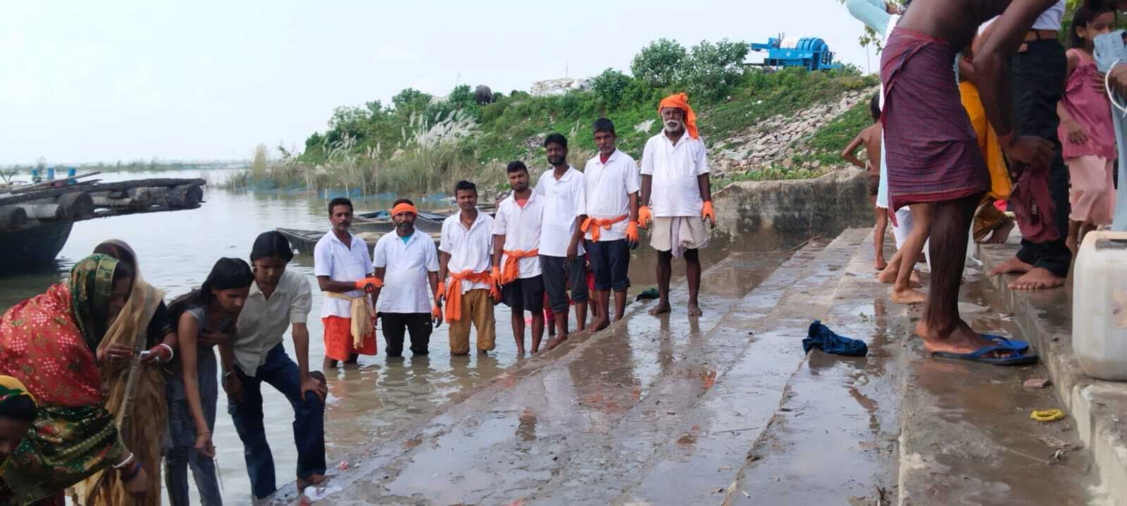 विश्व नदी दिवस पर गंगा पूजन कर समृद्धि की कामना की