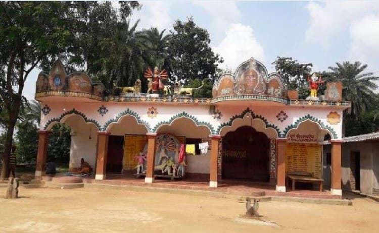 सारवां के वनवरिया इस्टेट में 350 वर्षाें से हो रही है दुर्गा पूजा