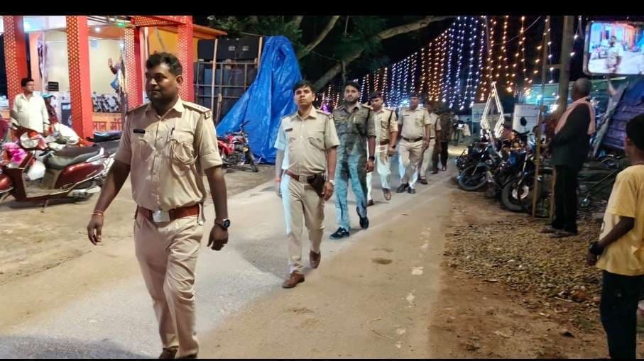 पुलिस ने सिल्ली में फ्लैग मार्च किया