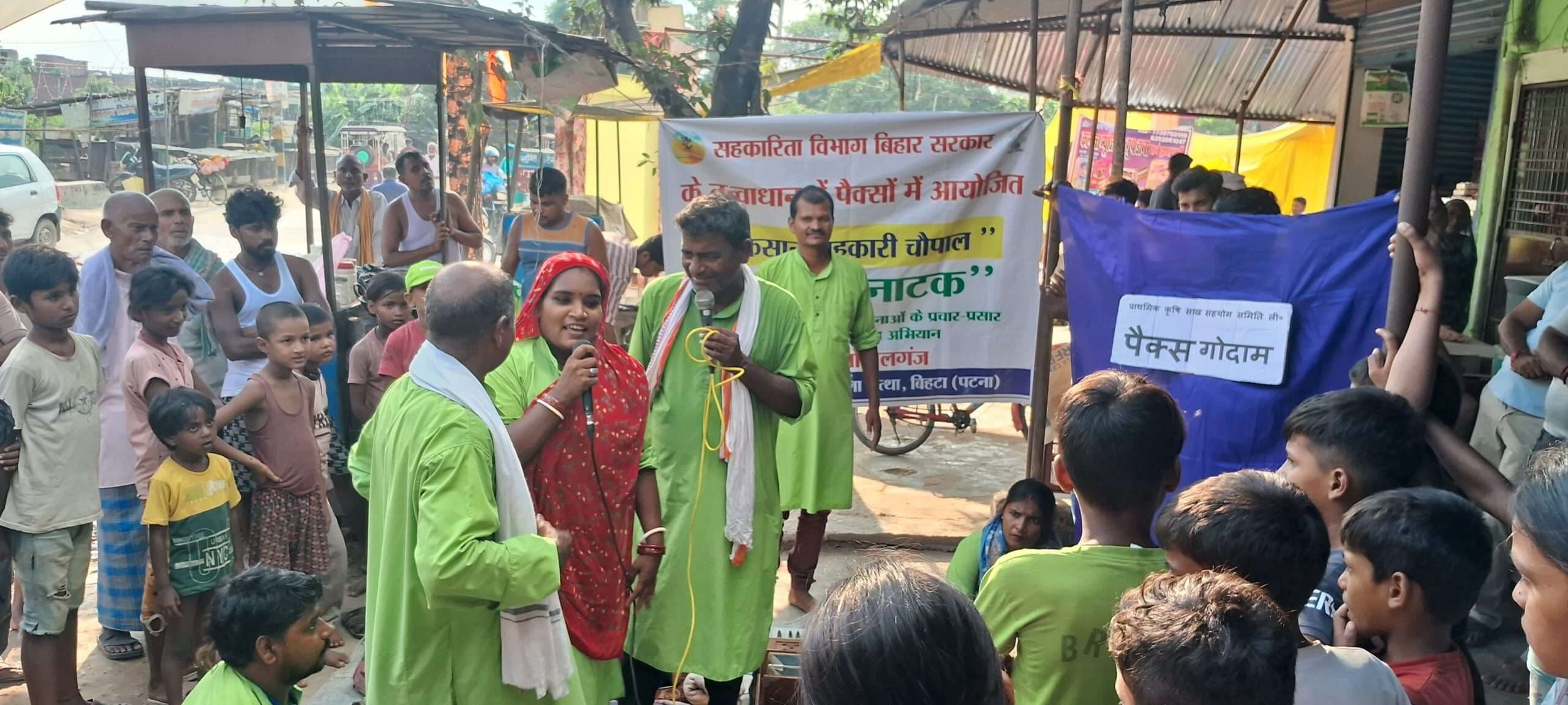 नुक्कड़ नाटक से दी योजनाओं की जानकारी