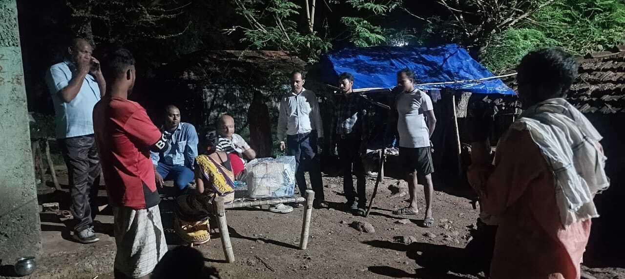 कैरोगोड़ा गांव में स्वास्थ्य विभाग की टीम ने की 40 लोगों की जांच