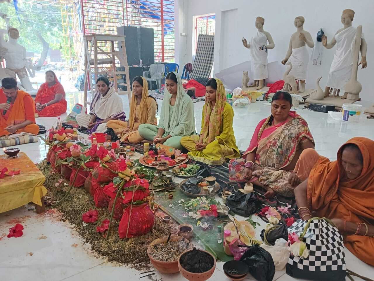 मां दुर्गा के कात्यायनी स्वरूप की हुई पूजा, आज खुलेगा पट