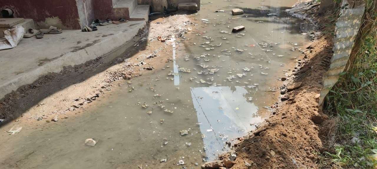 त्योहार में भी गंदगी व बदबू से परेशान हैं तारापुरवासी