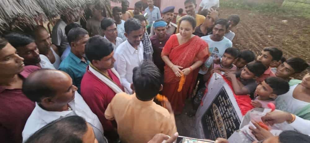 कटोरिया विधायक ने विभिन्न सड़क निर्माण कार्य का किया शिलान्यास