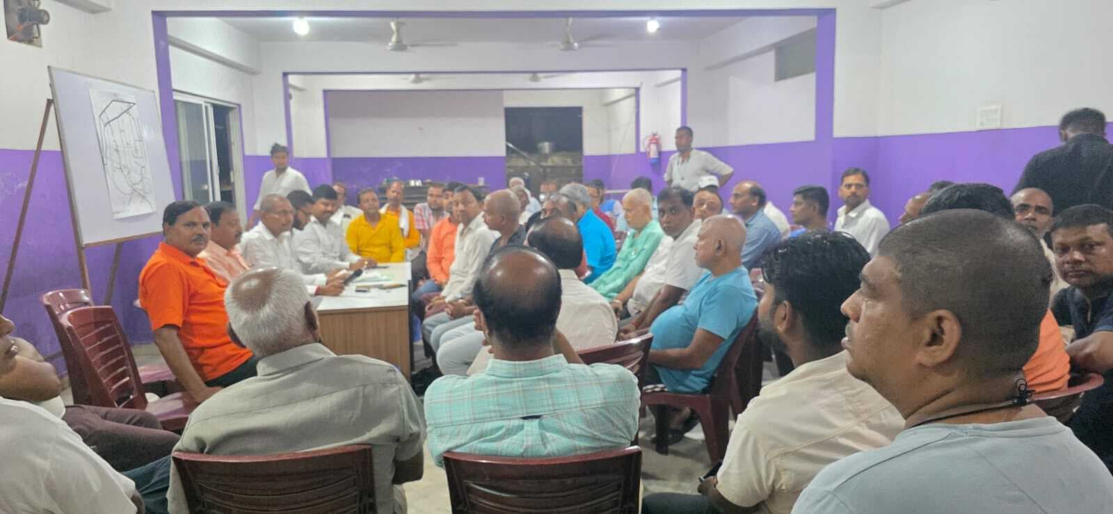 अंडर पास की मांग को लेकर स्थानीय लोगों ने खोला मोर्चा