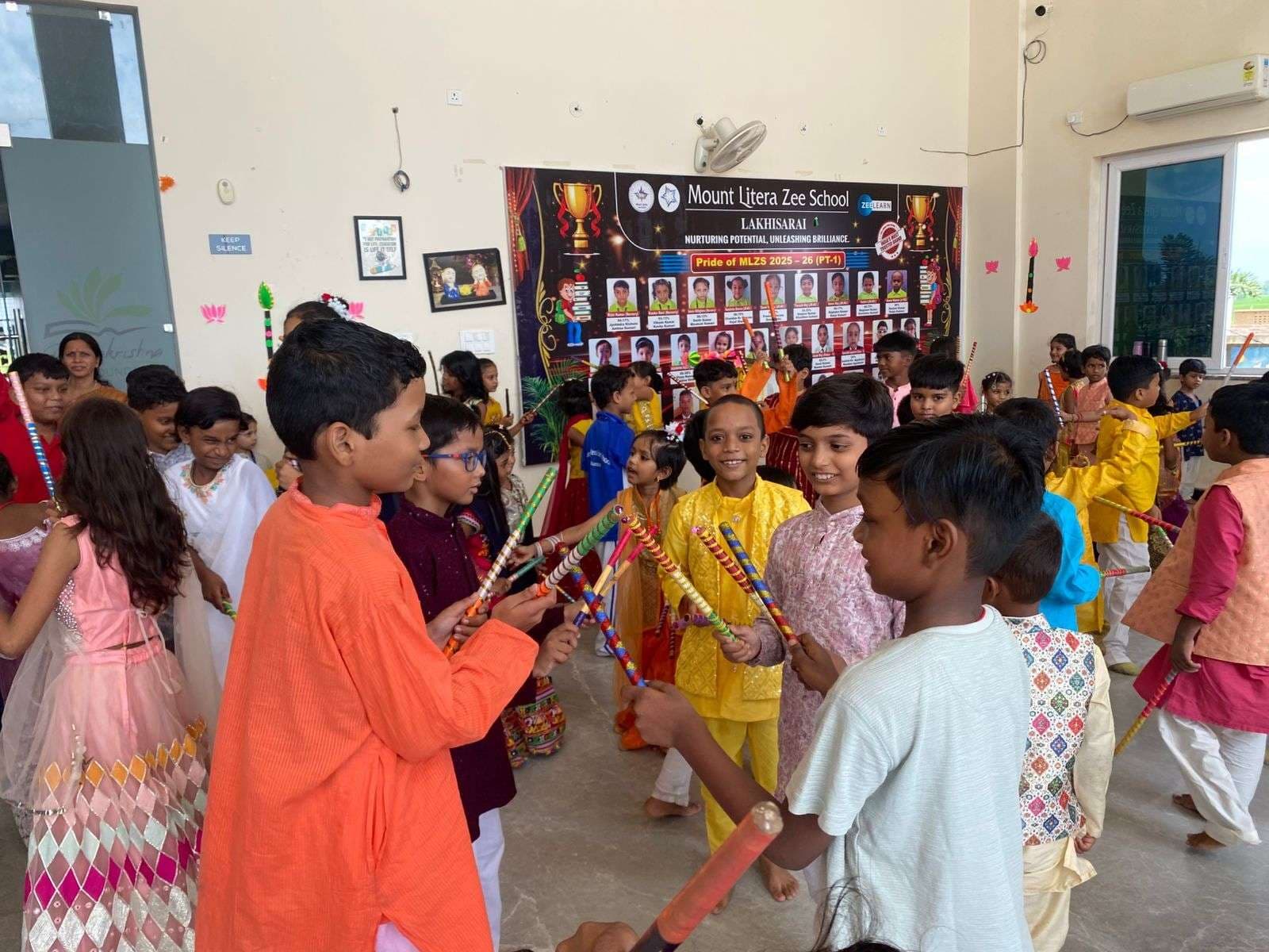 माउंट लिट्रा जी स्कूल में रंगारंग डांडिया उत्सव का आयोजन