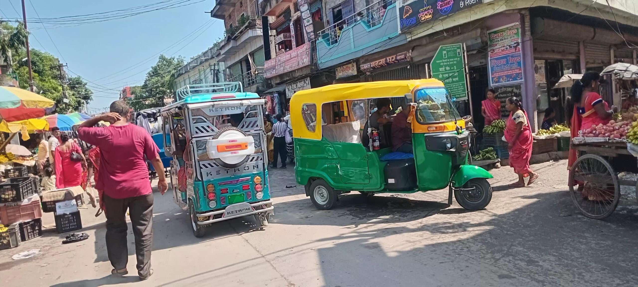 जोगबनी बाजार में रोज लगता है जाम