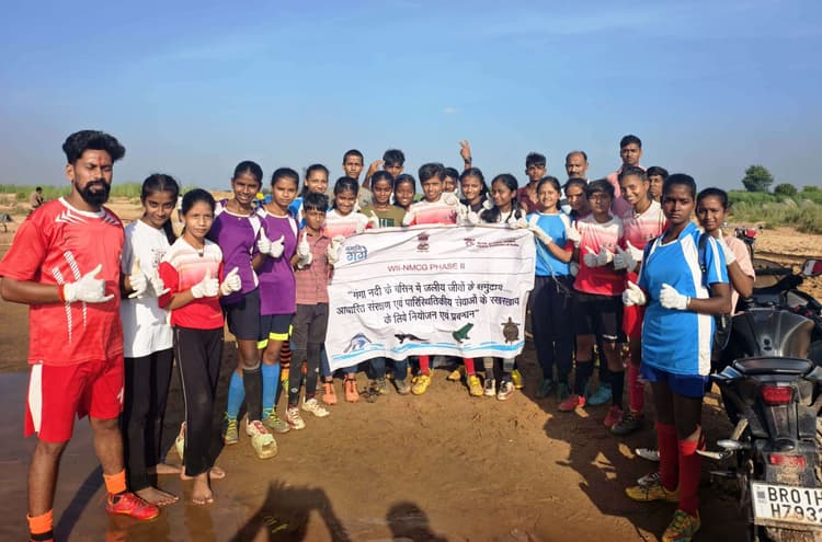 विश्व नदी दिवस पर सोन नदी तट पर चला स्वच्छता अभियान, खिलाड़ियों ने ली शपथ