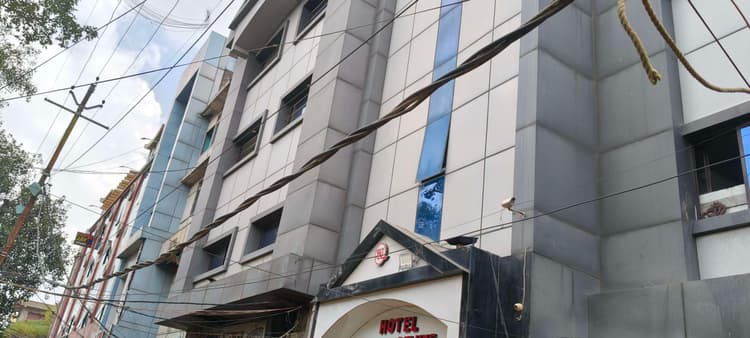 sasaram News : हिदायत के बाद भी शहर के होटलों में फायर सेफ्टी की अनदेखी