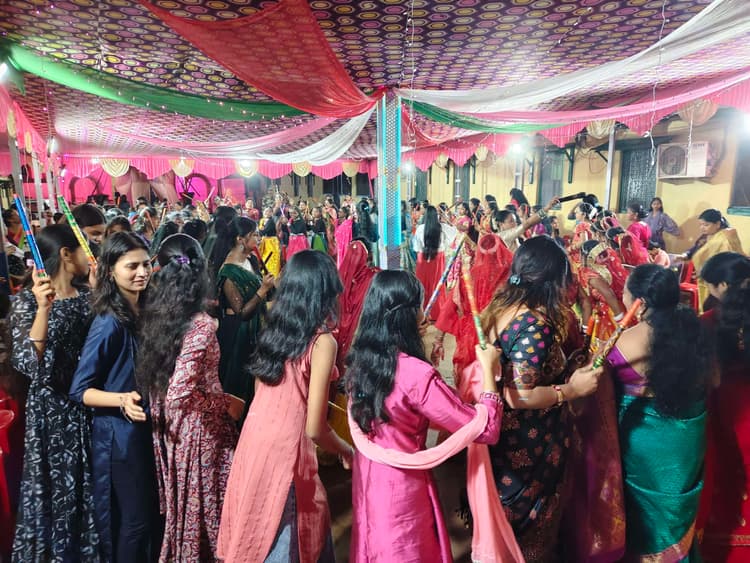 Chaibasa News : दृश्य कन्या ग्रुप प्रथम,  तपस्विनी द्वितीय