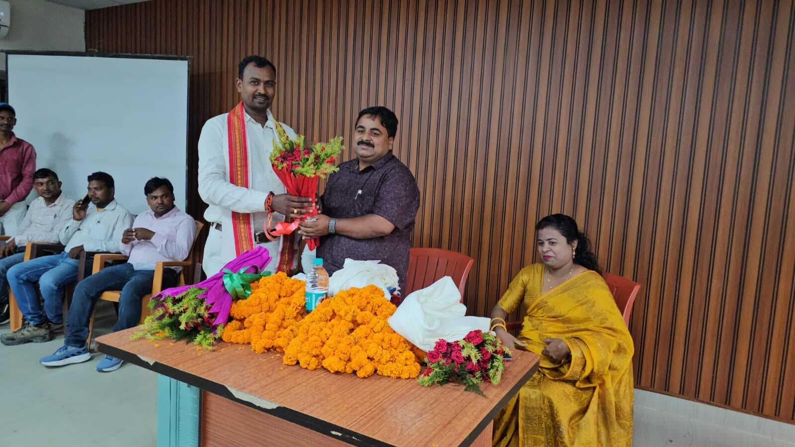 प्रखंड आपूर्ति पदाधिकारी को दी विदाई