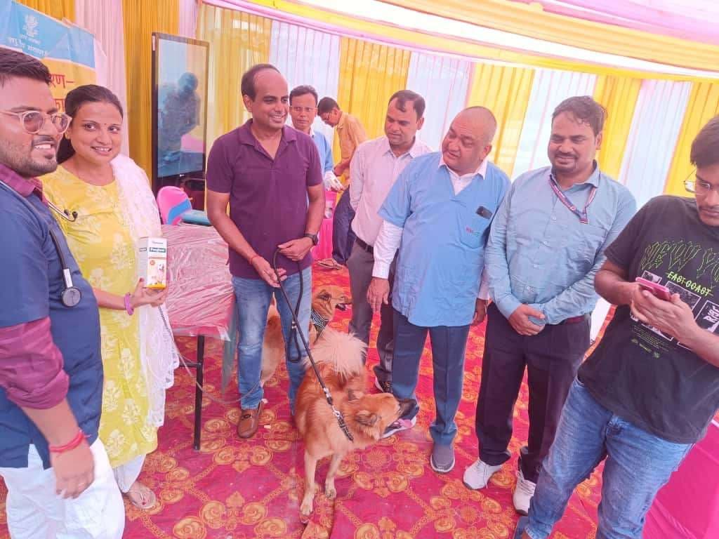 Darbhanga News: पशु अस्पताल में एंटी रेबीज वैक्सीन दिलाने को उमड़ी भीड़