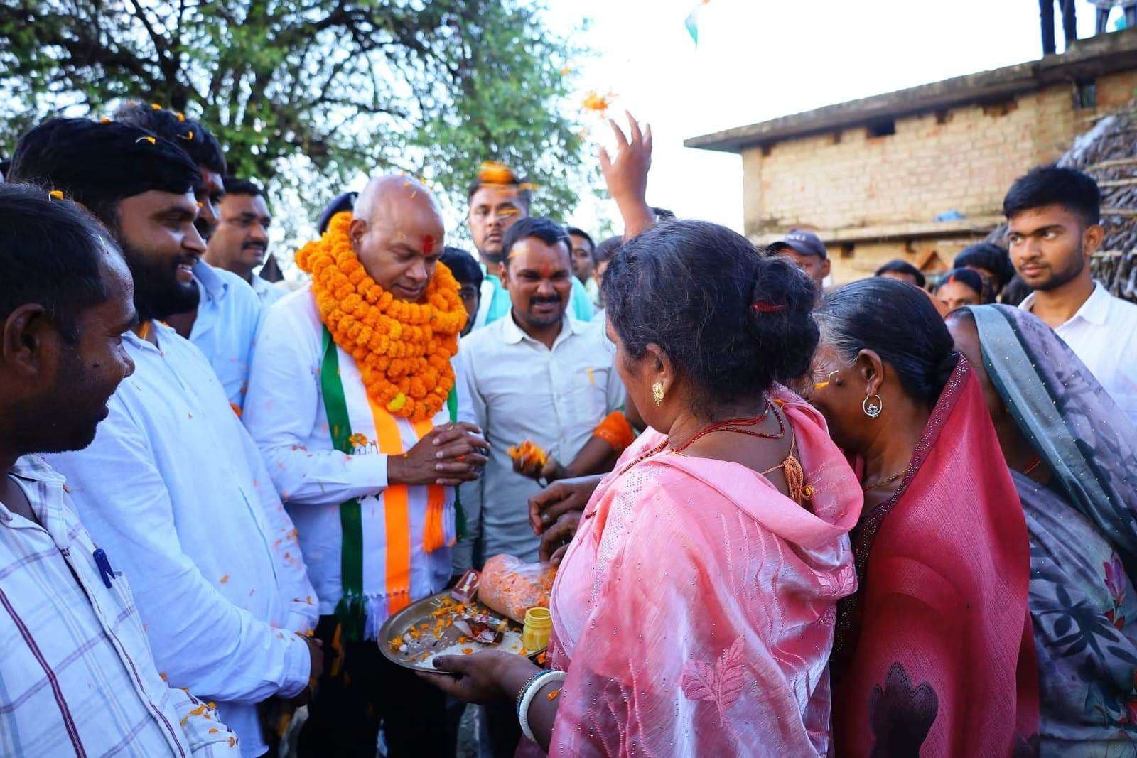 पथरा में भीमराव आंबेडकर प्लस टू आवासीय विद्यालय के निर्माण के लिए विधायक ने किया भूमि पूजन