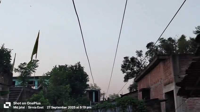 घरों के छत व आंगन में झुलते हाइटेंशन तार मौत को दे रहे आमंत्रण