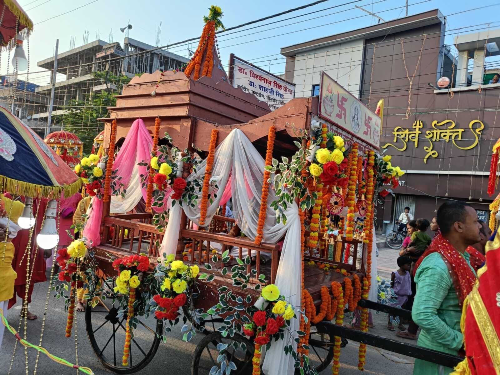 Darbhanga News: जयकारे एवं घड़ीघंट के मधुर ध्वनि से गूंज उठा शहर का कोना-कोना