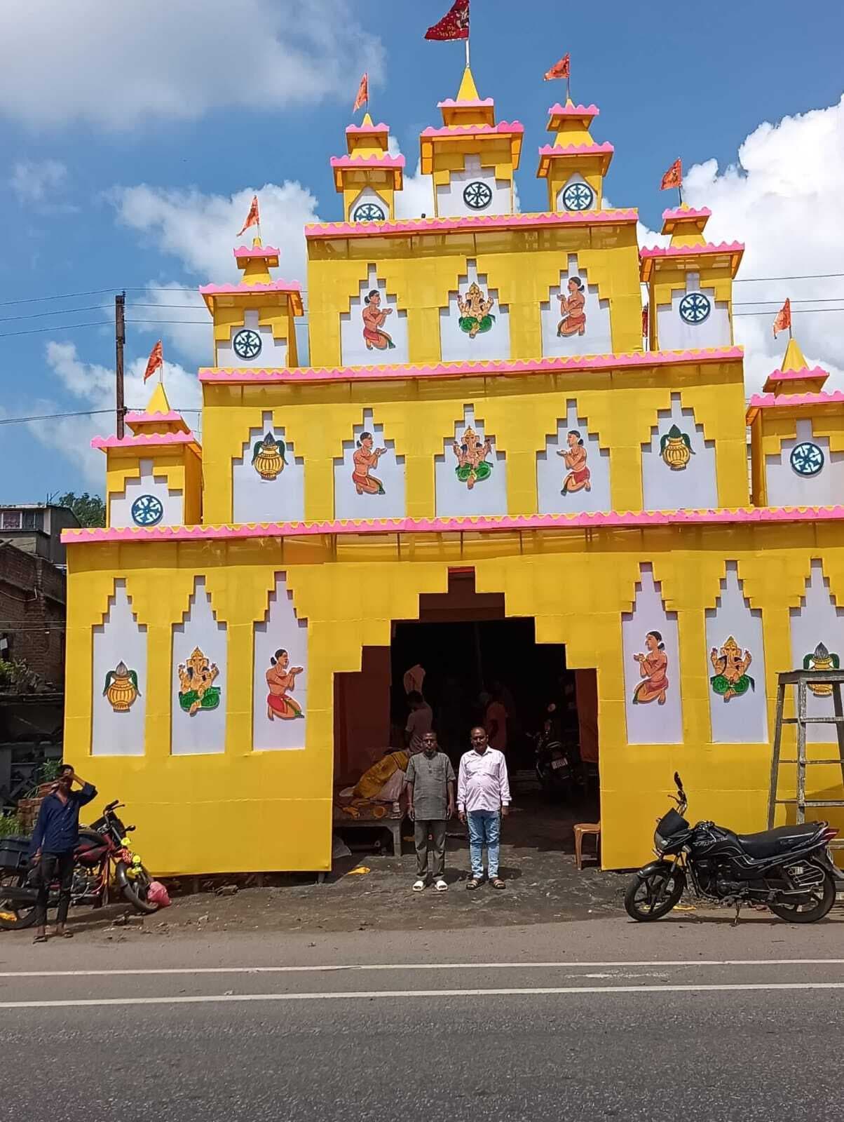 Giridih News :औरा में दुर्गापूजा का पंडाल बनकर तैयार, लगता है भव्य मेला