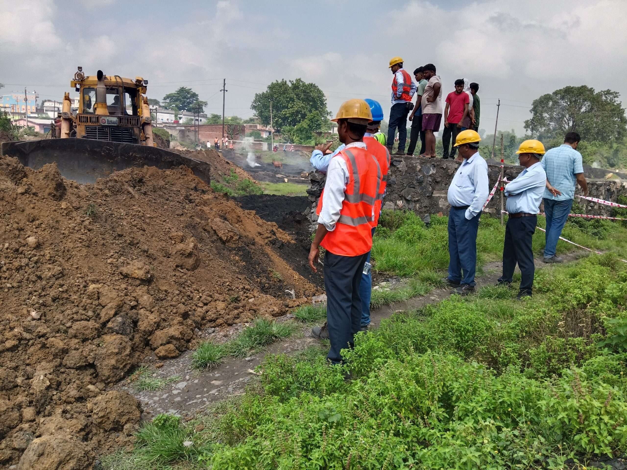 Bokaro News : मार्ग में भू-धंसान, दहशत में ग्रामीण