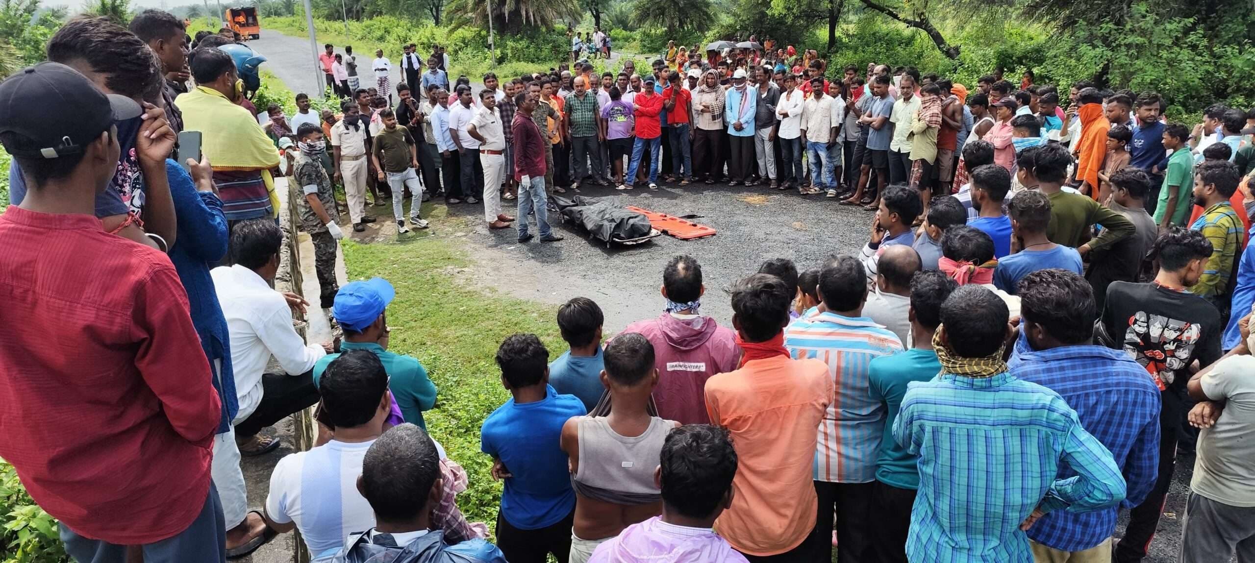 East Singhbhum News : एनडीआरएफ ने गालूडीह बराज से अज्ञात व्यक्ति का शव निकाला