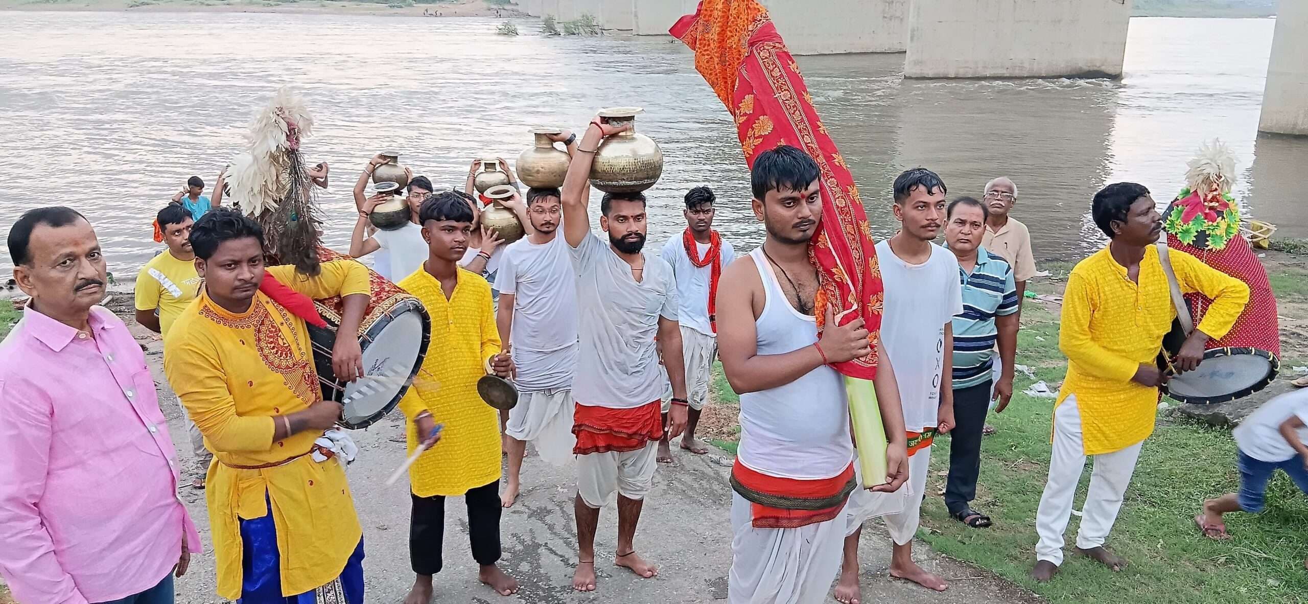 Bokaro News : हर ओर छाया भक्ति और उमंग का रंग