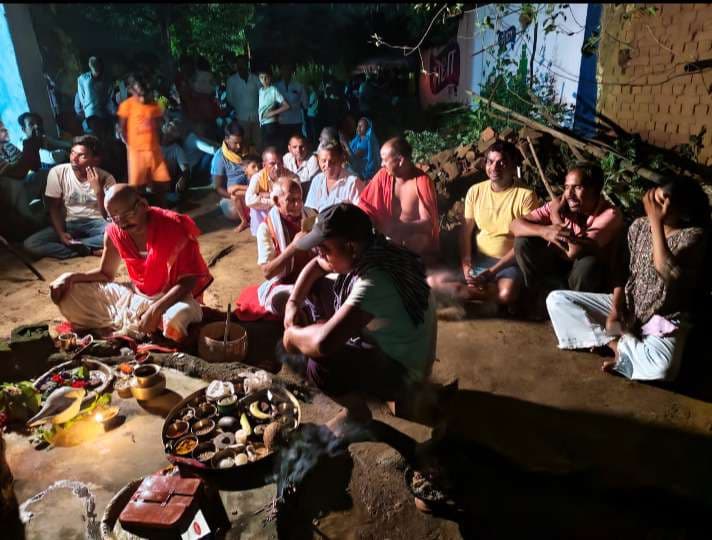 मां बेलभरनी को मंदिर आने का दिया निमंत्रण, डोली पर पहुंचेगी मंदिर