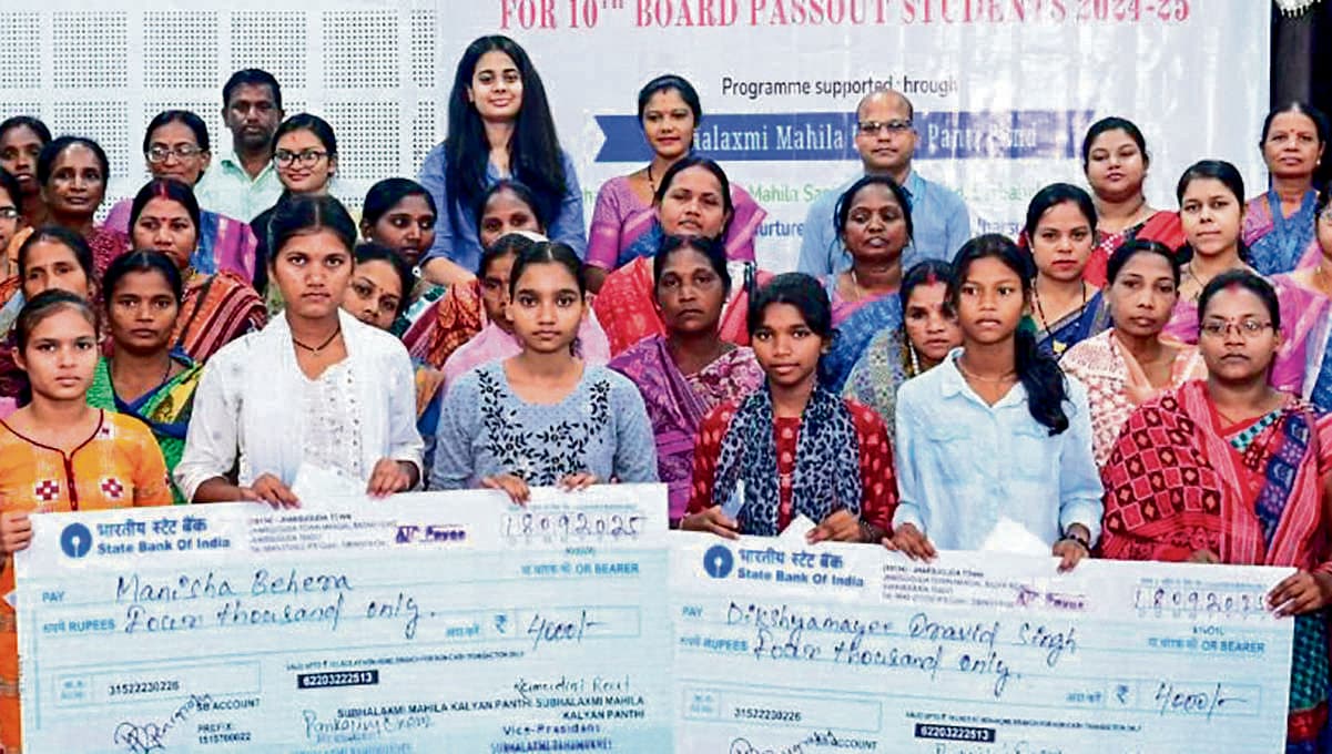 Jharsuguda News: वेदांता एल्युमीनियम से समर्थित शुभलक्ष्मी को-ऑपरेटिव ने 48 विद्यार्थियों काे किया सम्मानित