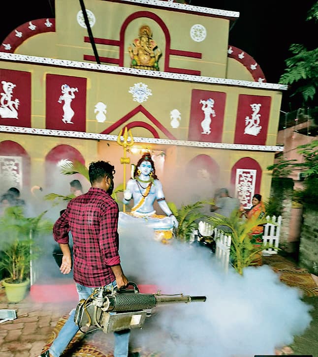 Jamshedpur News : दुर्गा पूजा पंडालों में स्वच्छता पर विशेष जोर, रात्रि सफाई और फॉगिंग शुरू