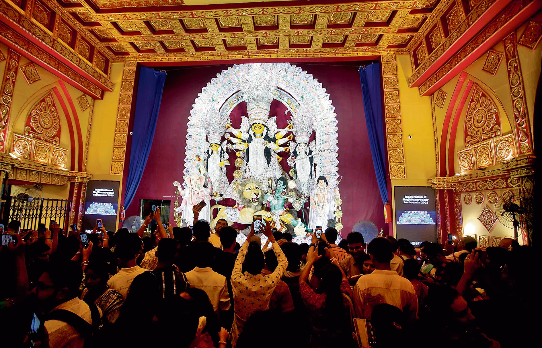 षष्ठी पर पूजा मंडपों में श्रद्धा का सैलाब