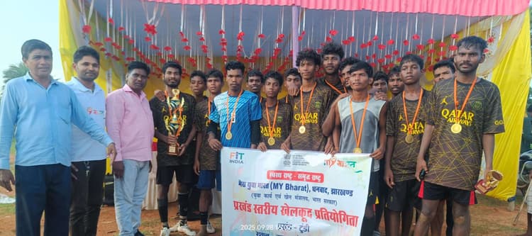 Dhanbad News: 400 मीटर दौड़ में विकास व 200 में रूपा ने मारी बाजी