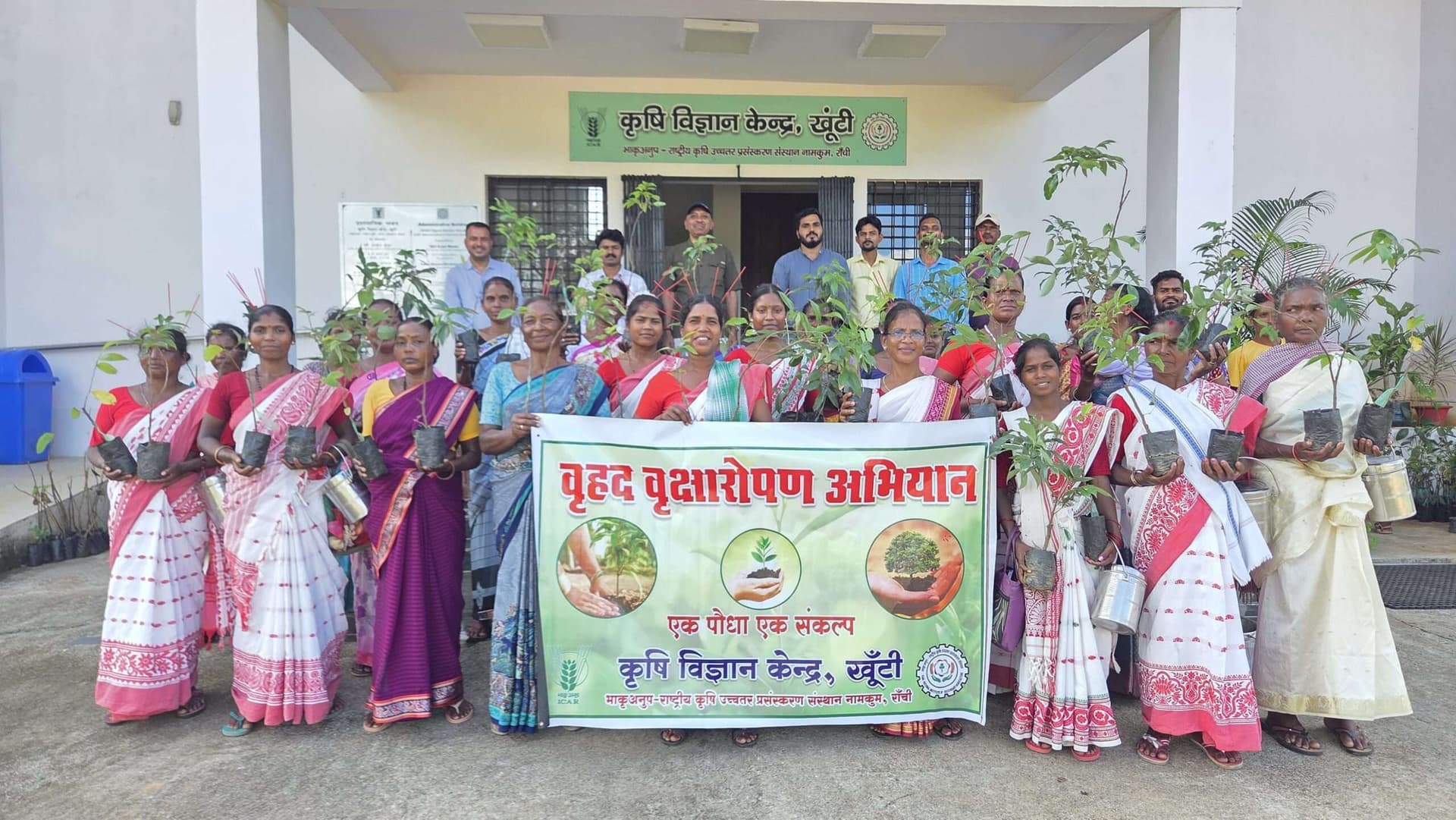 सफाइकर्मी व किसानों को सम्मानित किया गया