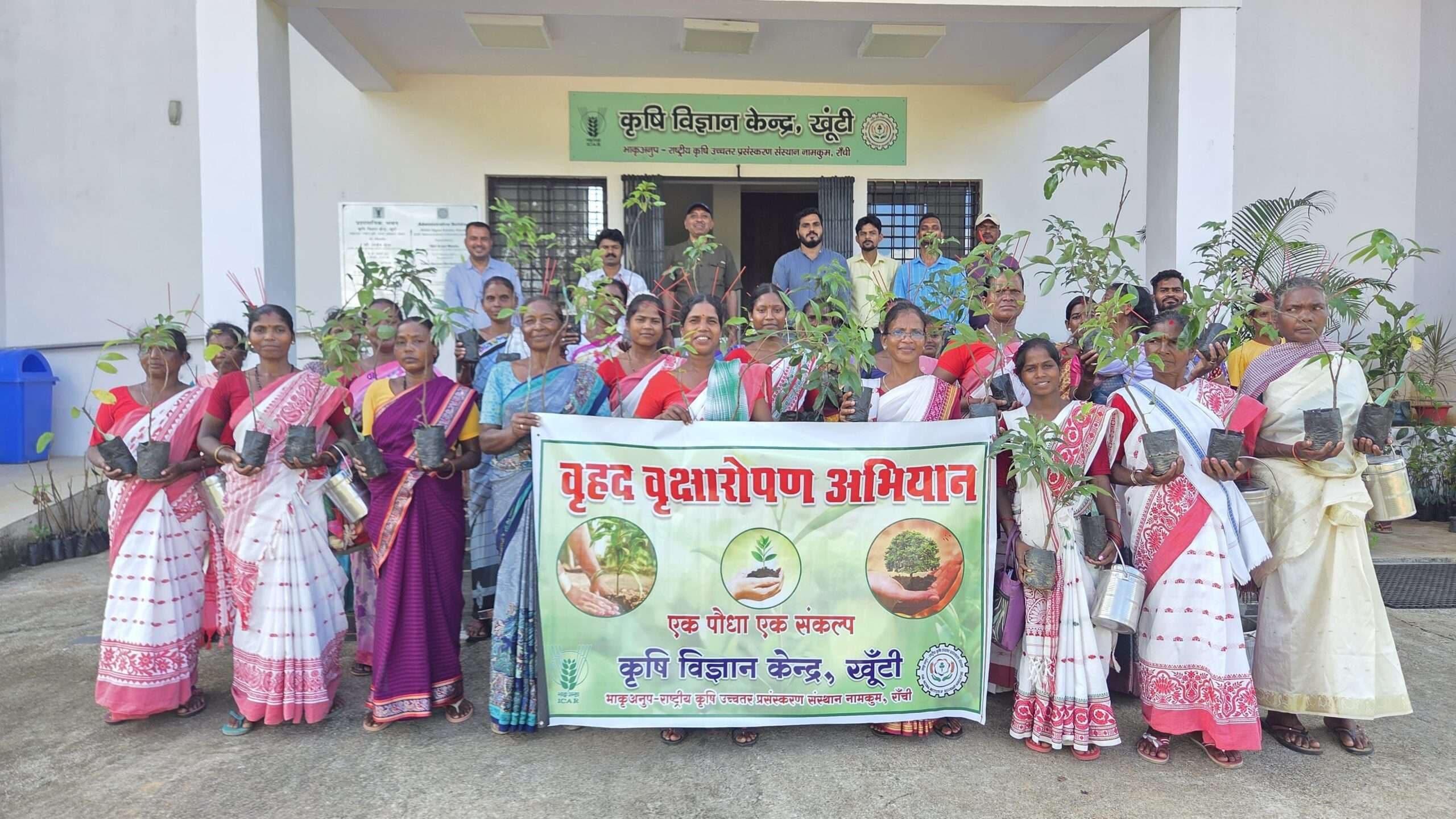 सफाइकर्मी व किसानों को सम्मानित किया गया