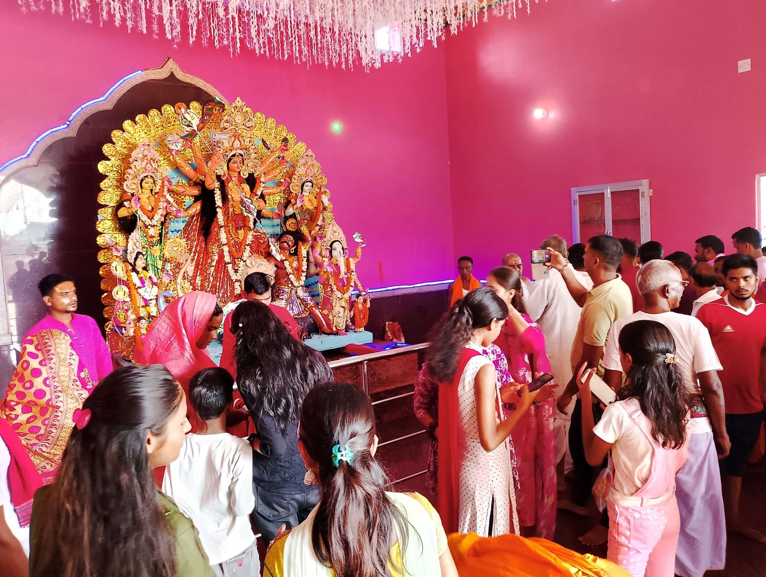 सारवां में बाजे-गाजे के साथ हुई बेलभरनी पूजा