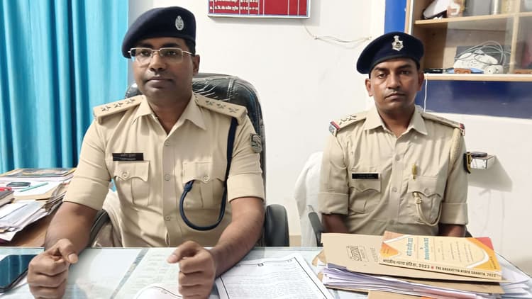 कार से 360 लीटर विदेशी शराब बरामद, तस्कर गिरफ्तार