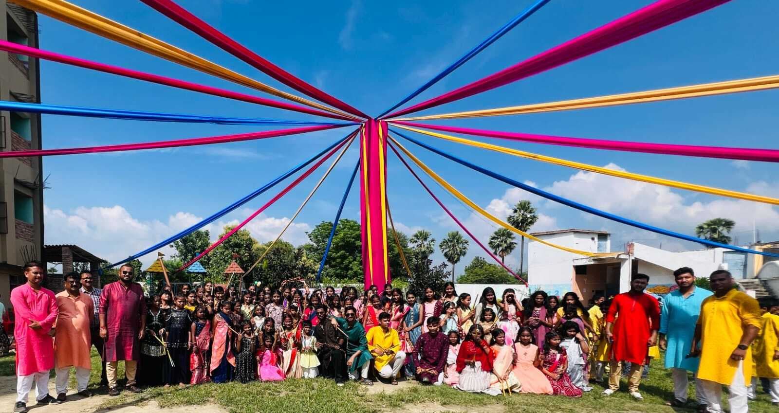 Samastipur News:होली मिशन हाई स्कूल की शाखाओं में हुई डांडिया प्रतियोगिता