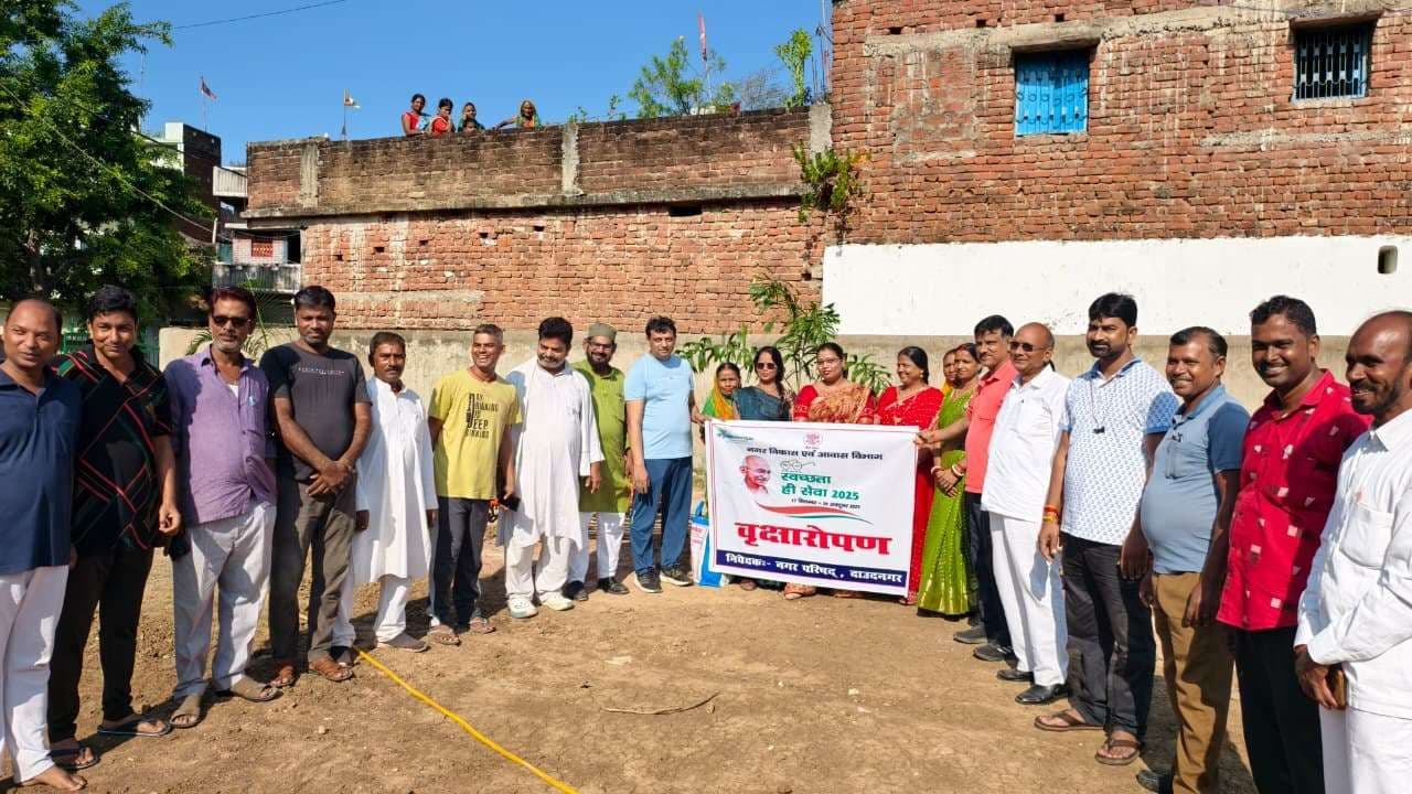 नवनिर्मित पार्क में किया गया पौधरोपण, शहर की बढ़ेगी सुंदरता