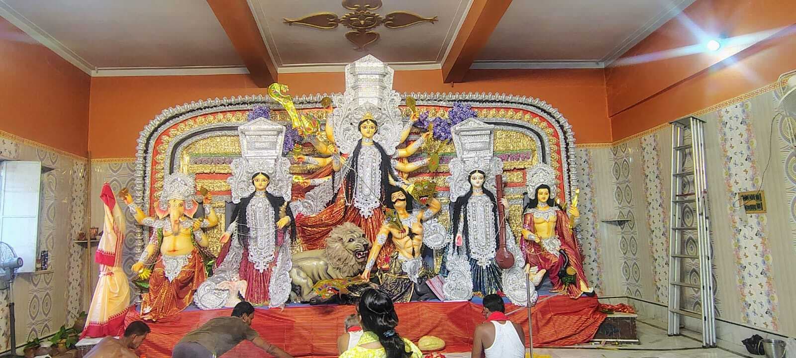 सप्तमी पूजा को लेकर मंदिरों में उमड़ी भीड़