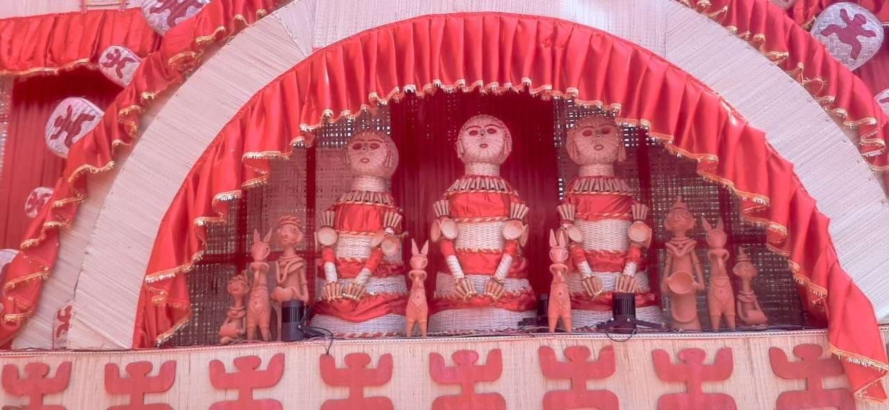 कप्तान पारा स्थित पूजा पंडाल में असम, बंगाल व ओडिशा की दिखती है मिश्रित झलक