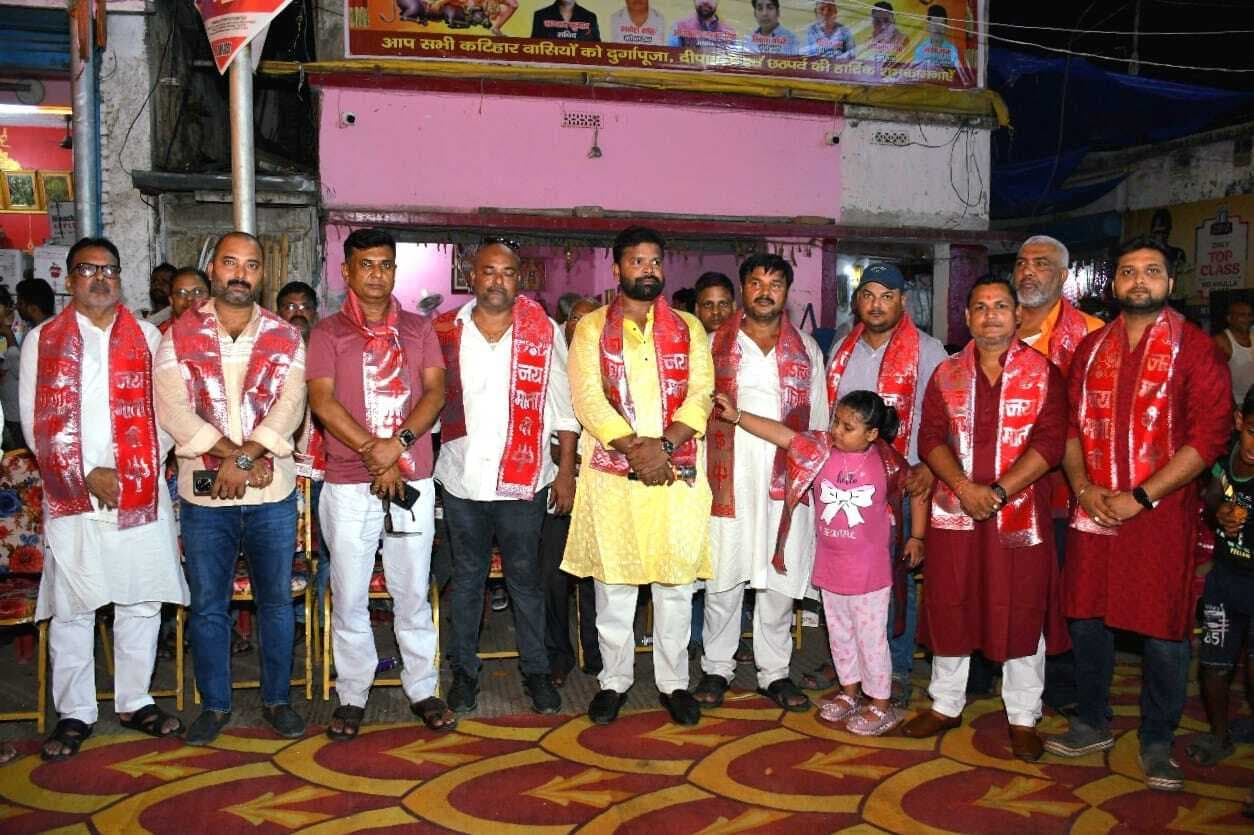 सर्व एकता संघ न्यू मार्केट समिति दुर्गपूजा का पट खुला