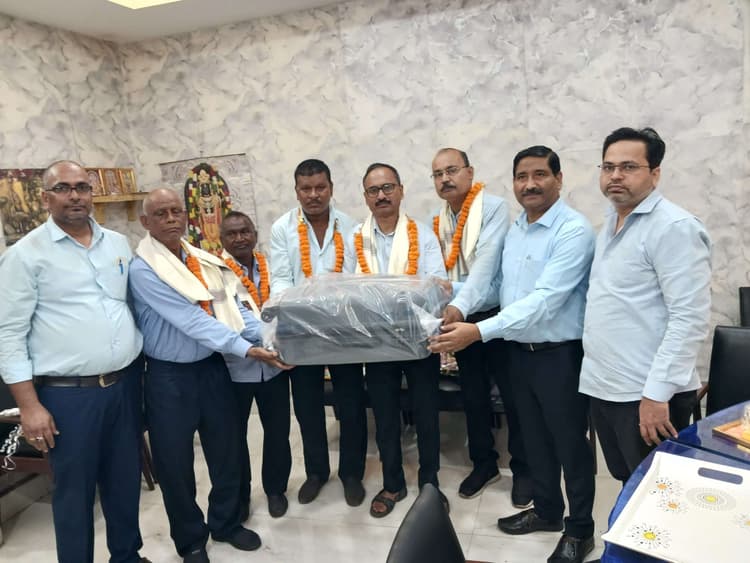 Dhanbad News : राशि का सदुपयोग करें सेवानिवृत्त कर्मी : जीएम