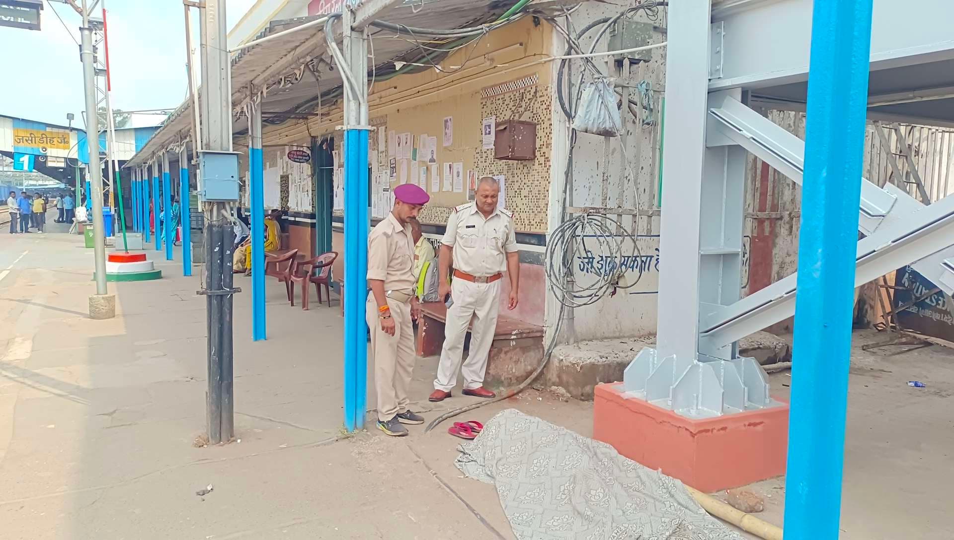 Deoghar news : ट्रेन की चपेट में आने से शिक्षक की मौत, जांच में जुटी पुलिस