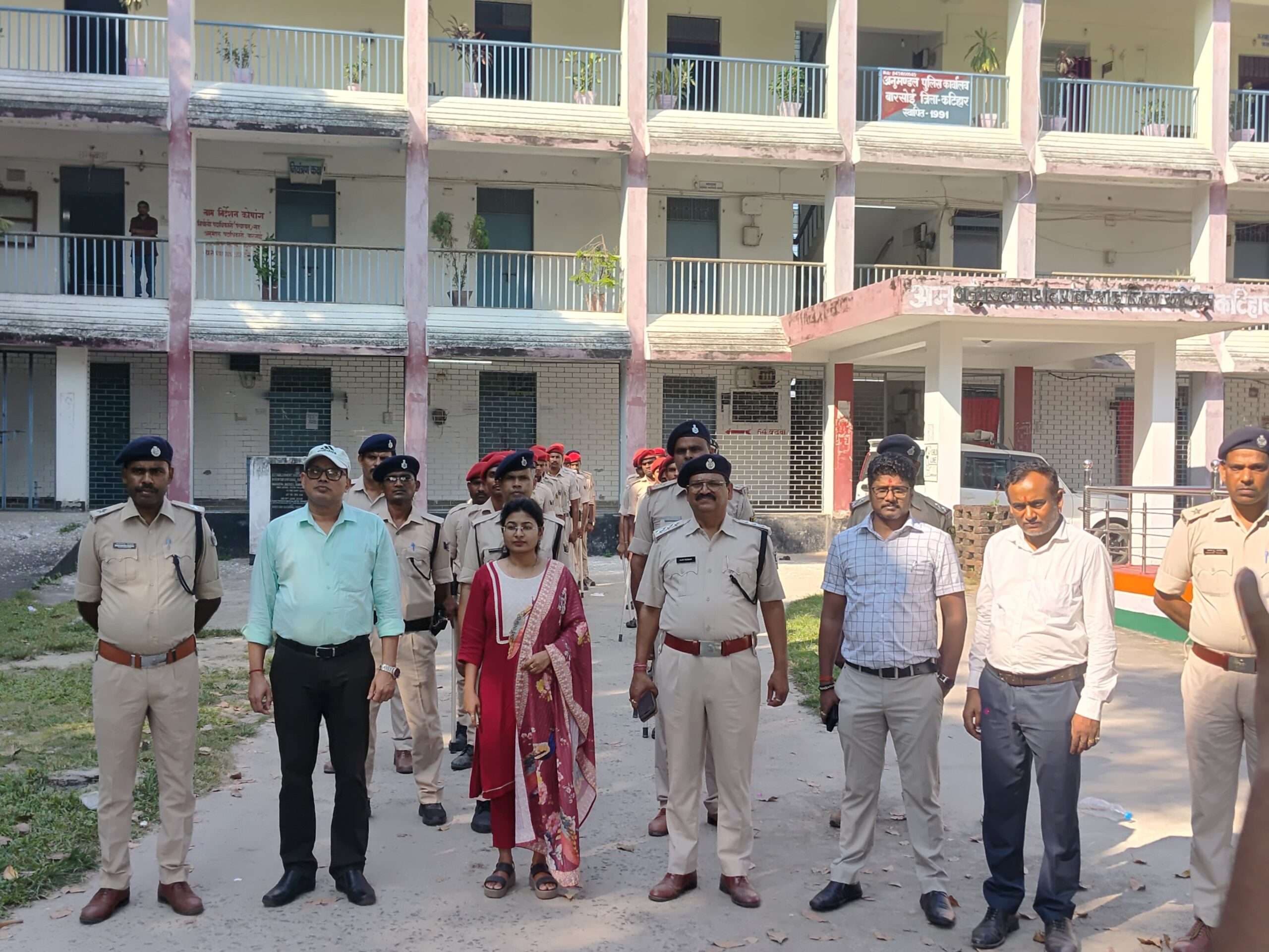 बारसोई अनुमंडल पुलिस प्रशासन ने निकाला फ्लैग मार्च, शांति की अपील