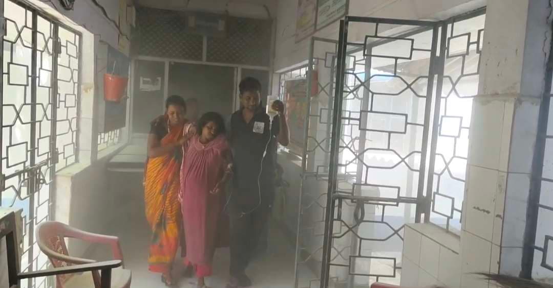 हसनगंज स्वास्थ्य केंद्र में शार्ट सर्किट से लगी आग