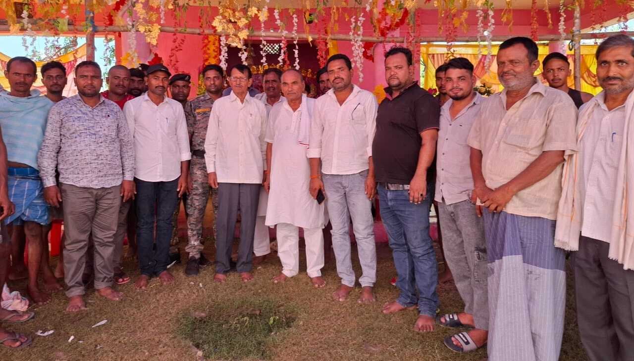 कांटाकोश दुर्गामंदिर पहुंचे मनिहारी विधायक