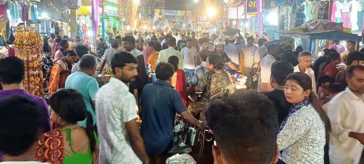 शहर में चरमरायी ट्रैफिक व्यवस्था, जाम से लोग परेशान